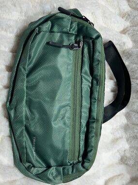 Travelon Heritage Essentials Small Crossbody / Sling in Olive Green, NWOT